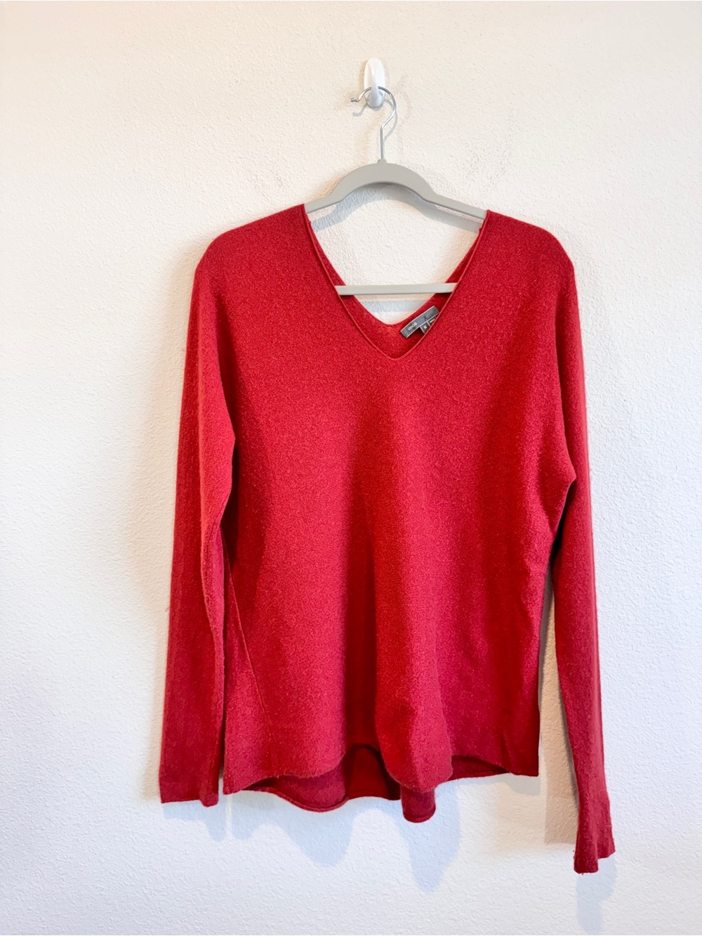 Vince Wool Cashmere Sweater Medium Red V-Neck Quiet Luxury Minimalist M L14